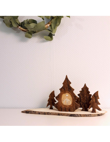 Kerststal in kerstboom