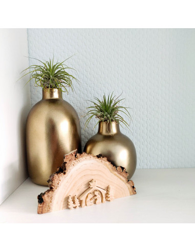 Miniatuur houtplak kerststal met bomen