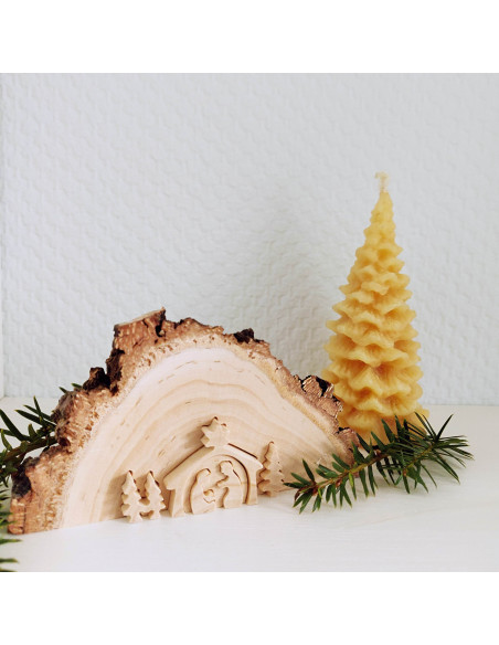 Miniatuur houtplak kerststal met bomen