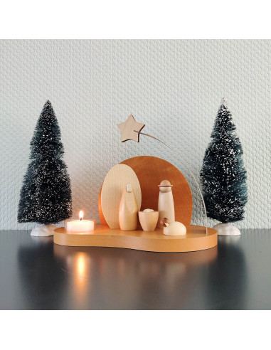 Moderne kerststal met kaarsje